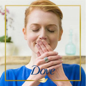 Dove Nourishing Secrets Crème Pour Les Mains au lait d'avoine et miel d'acacia 75 ml