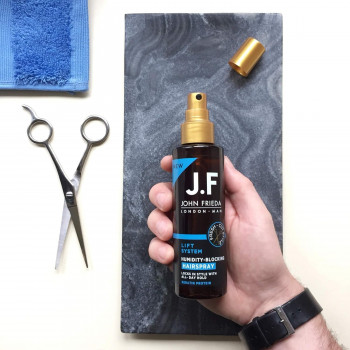 John Frieda/Lift System "Laque anti-humidité" pour hommes 150 ml