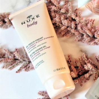 Nuxe Body Gel douche Fondant Aux Pétales De Fleurs D’Amandier Et D’Orange 200 ml